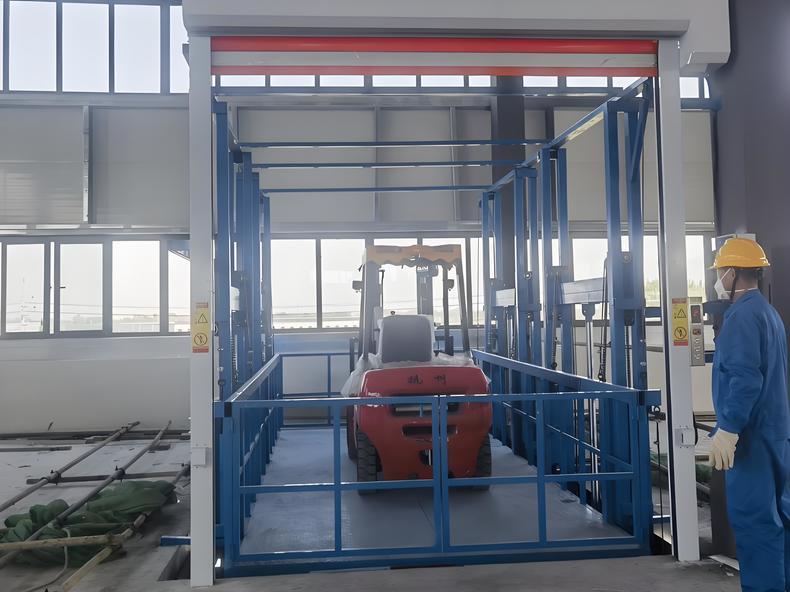 大吨位货物提升机